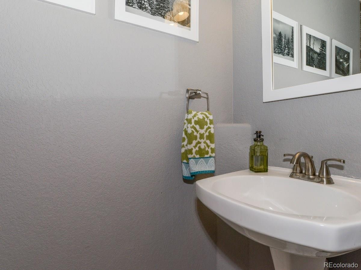 9711 Red Oakes Place Highlands Ranch, CO 80126 - Photo 18 of 35 Gallery Image 18