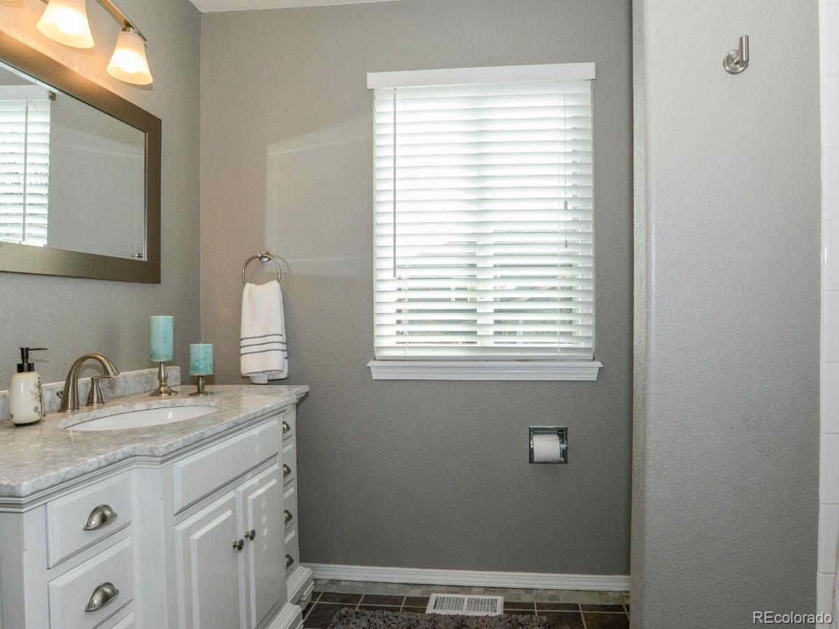 9711 Red Oakes Place Highlands Ranch, CO 80126 - Photo 27 of 35 Gallery Image 27