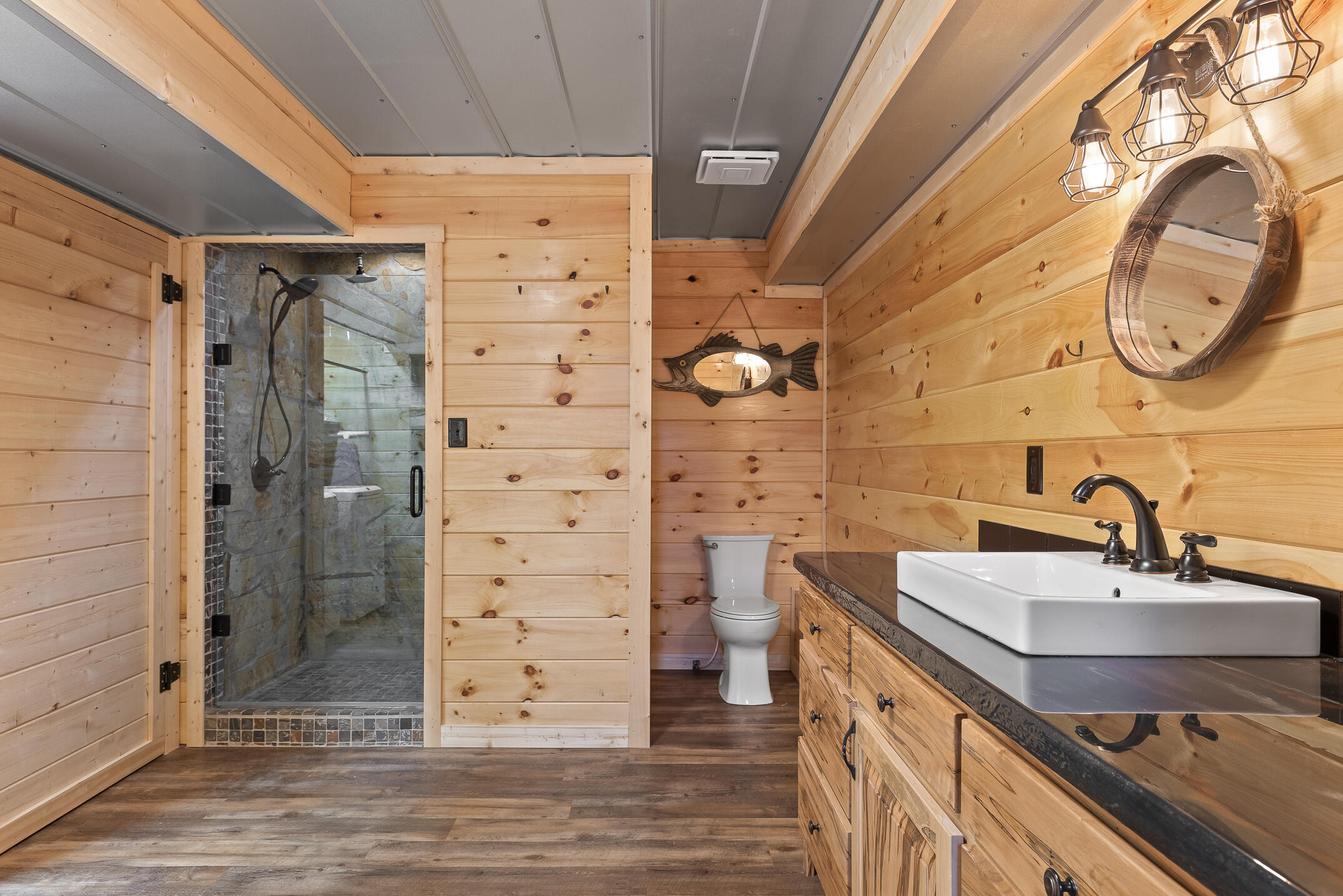 626 Watts Dr Spring Spring City, TN 37381 - Photo 25 of 44 Bathroom
