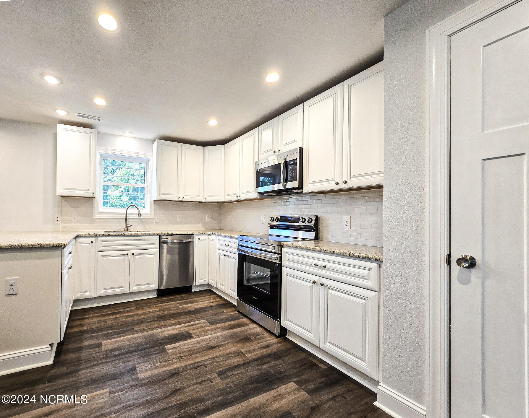 492 New Road Elizabeth City, NC 27909 - Photo 10 of 28 Kitchen