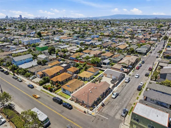 $849,000 | 932 23rd Street, Long Beach, CA 90806