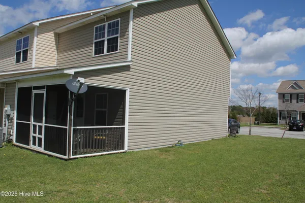 $1,250 | 202 Lanieve Court, Unit 8, Hubert, NC 28539