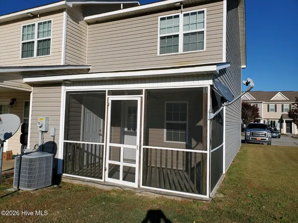 $1,250 | 202 Lanieve Court, Unit 8, Hubert, NC 28539