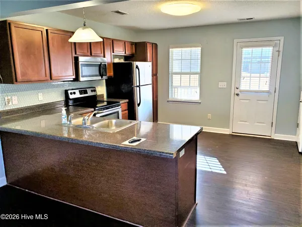 $1,250 | 202 Lanieve Court, Unit 8, Hubert, NC 28539