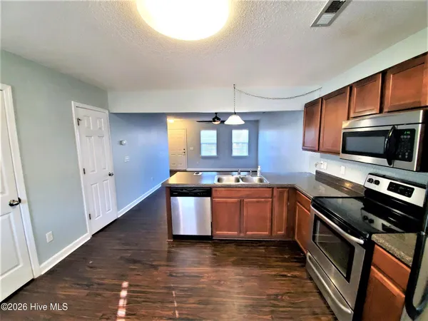 $1,250 | 202 Lanieve Court, Unit 8, Hubert, NC 28539