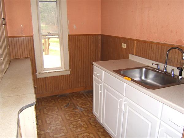 16 Steele Street Worcester, MA 01607 - Photo 8 of 10 Gallery Image 8