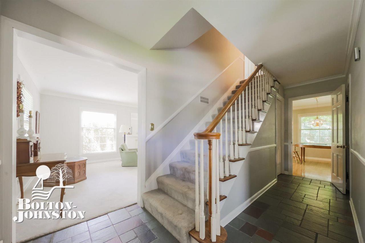 885 Hawthorne Road Grosse Pointe, MI 48236 - Photo 5 of 36 31349100-4.JPG