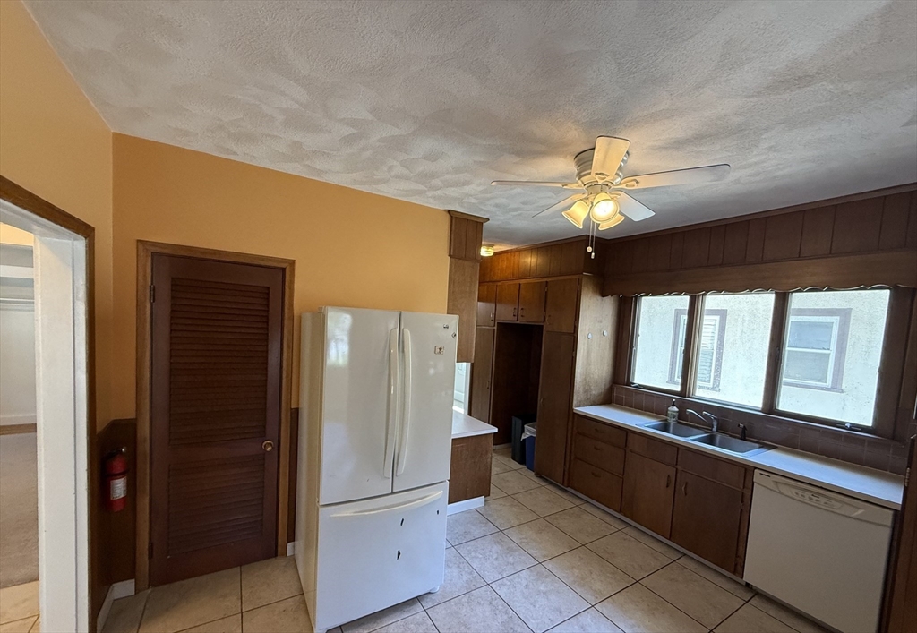 20 Benton Road, Unit 2 Medford, MA 02155 - Photo 9 of 24