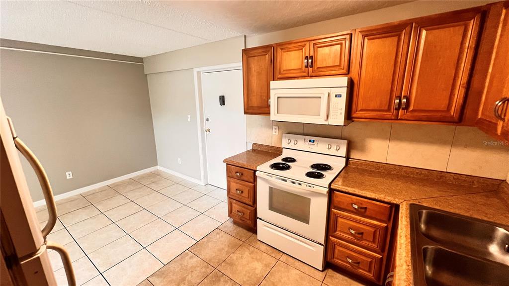 1902 Honour Road, Unit 24 Orlando, FL 32839 - Photo 7 of 25 a utility room with dryer and washer