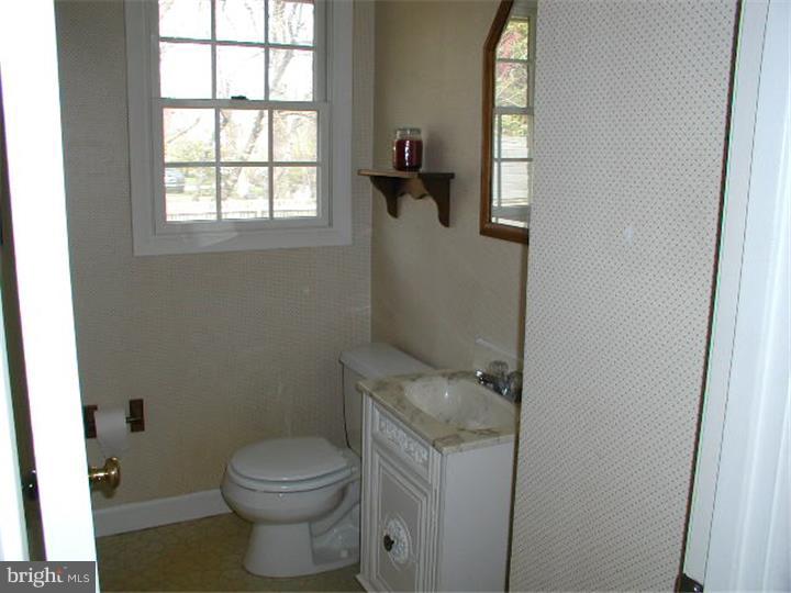 115 Old Point Road Wilmington, DE 19803 - Photo 18 of 19 Bathroom
