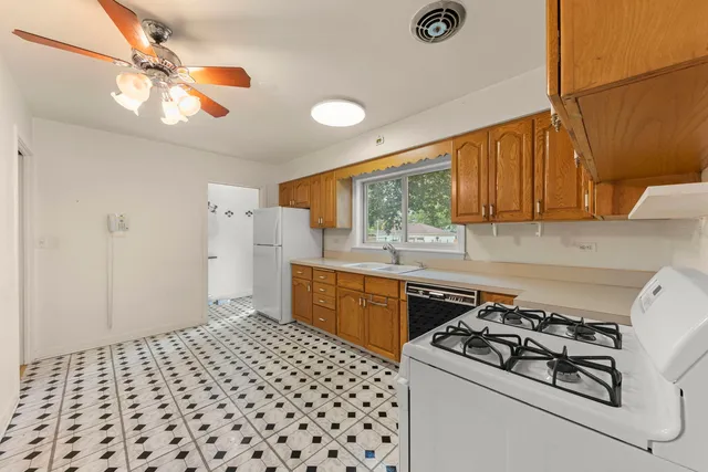 $399,900 | 8950 Ewing Avenue, Evanston, IL 60203