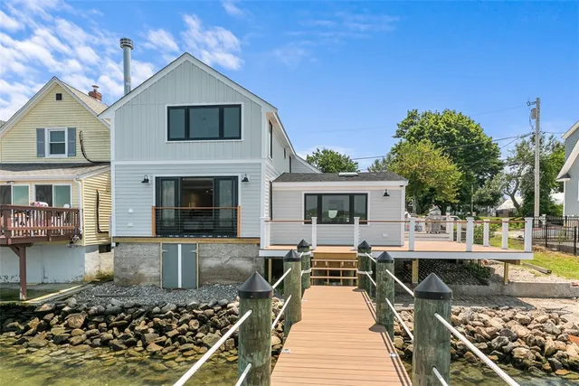 $4,200 | 319 Riverside Street, Portsmouth, RI 02871
