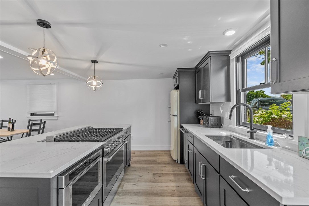 319 Riverside Street Portsmouth, RI 02871 - Photo 3 of 23