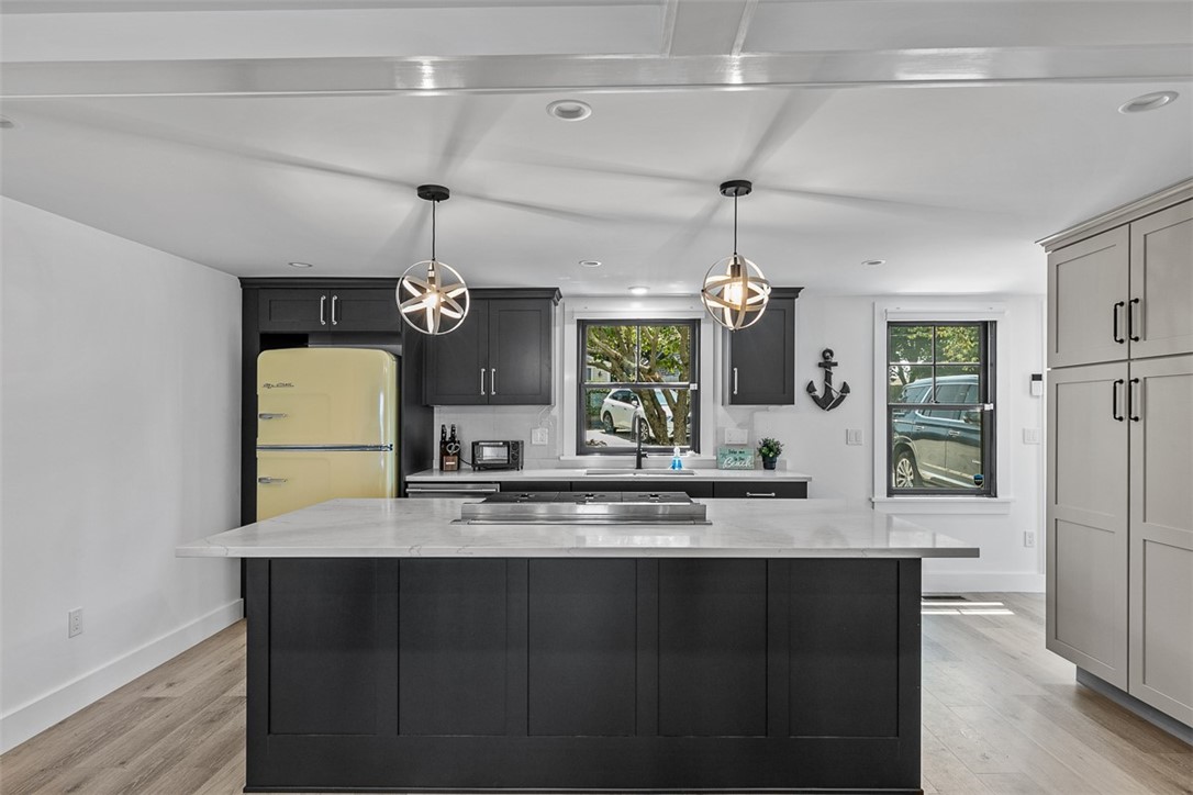 319 Riverside Street Portsmouth, RI 02871 - Photo 5 of 23