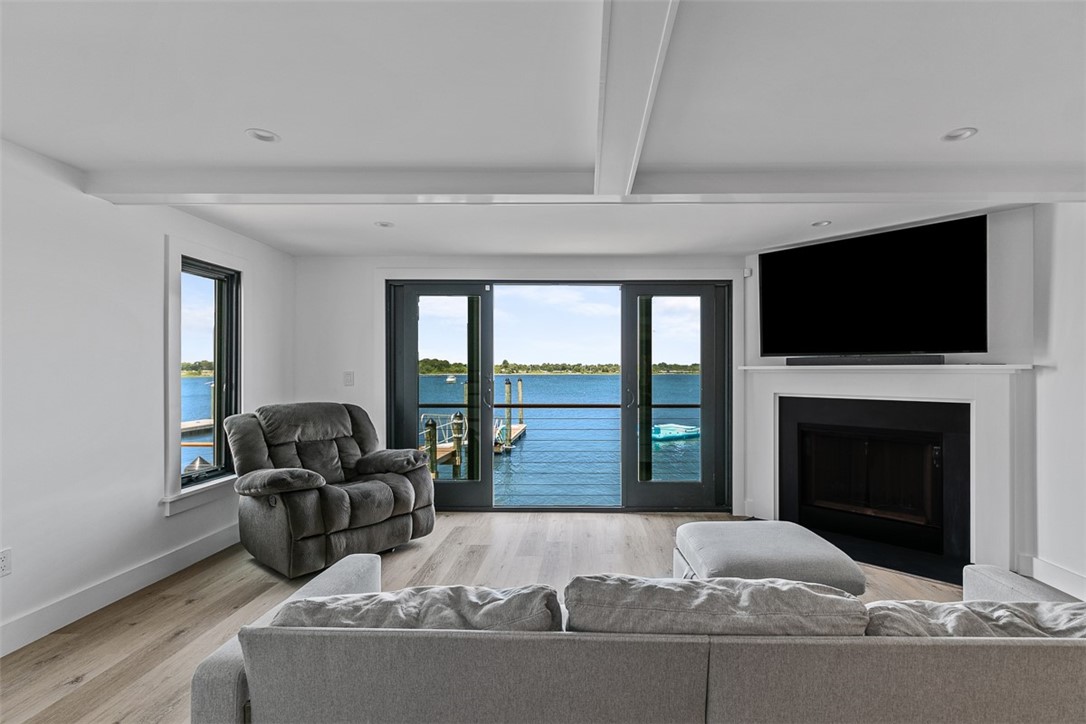 319 Riverside Street Portsmouth, RI 02871 - Photo 6 of 23