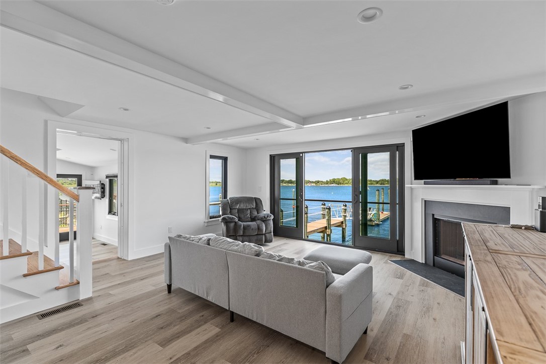 319 Riverside Street Portsmouth, RI 02871 - Photo 7 of 23