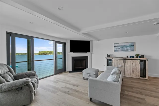 $4,200 | 319 Riverside Street, Portsmouth, RI 02871