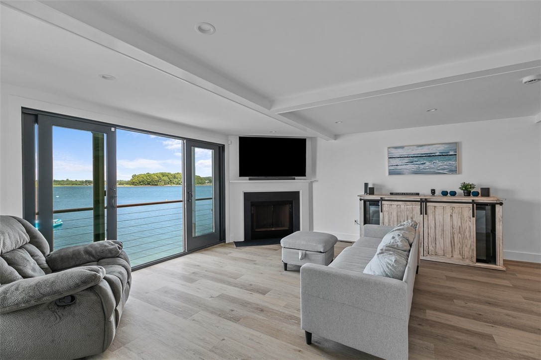 319 Riverside Street Portsmouth, RI 02871 - Photo 8 of 23