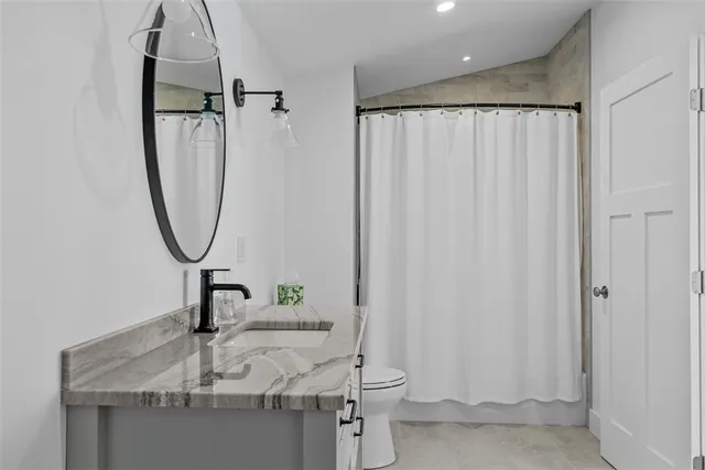 $4,200 | 319 Riverside Street, Portsmouth, RI 02871