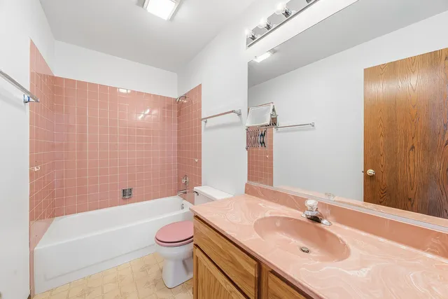 $300,000 | 21069 West Hazelnut Lane, Plainfield, IL 60544