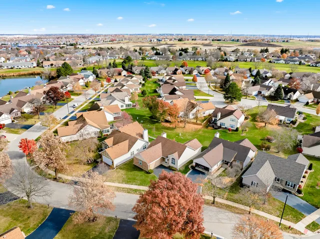 $300,000 | 21069 West Hazelnut Lane, Plainfield, IL 60544