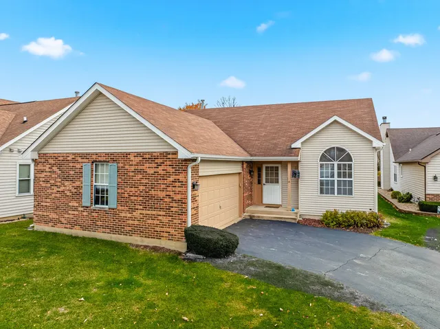 $300,000 | 21069 West Hazelnut Lane, Plainfield, IL 60544
