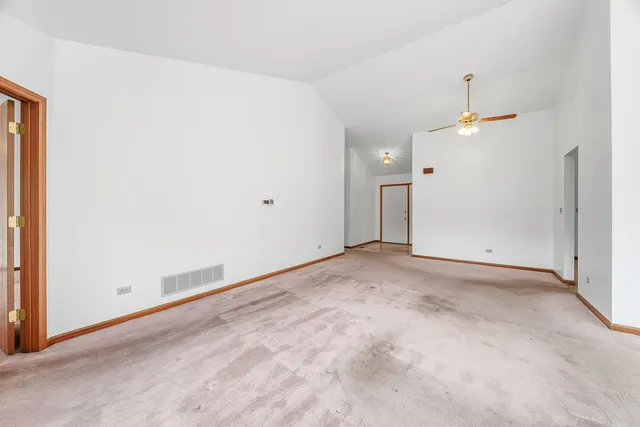 $300,000 | 21069 West Hazelnut Lane, Plainfield, IL 60544