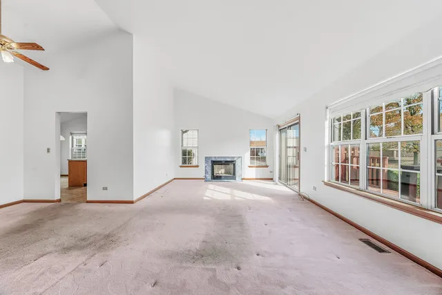 $300,000 | 21069 West Hazelnut Lane, Plainfield, IL 60544