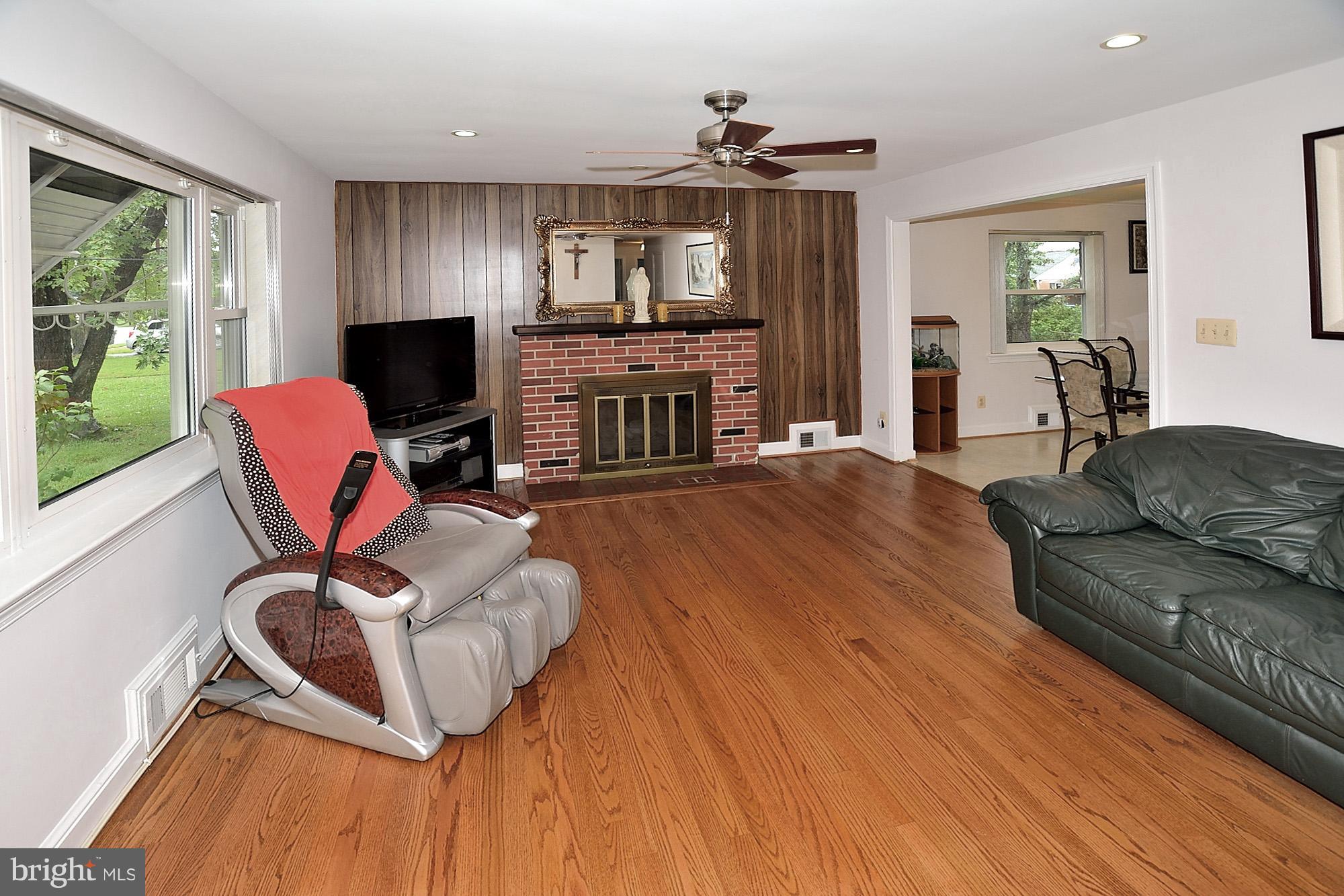 5913 Erving Street Springfield, VA 22150 - Photo 6 of 21 Living Room