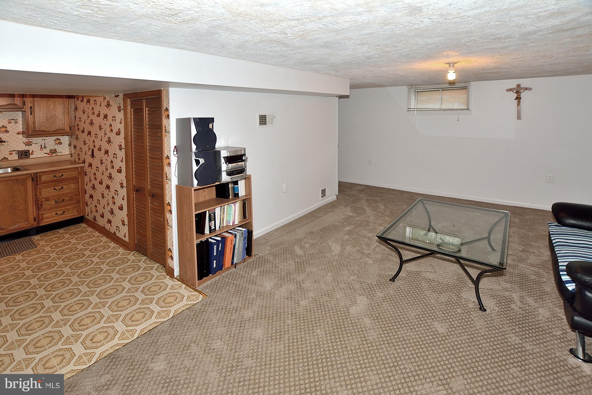 5913 Erving Street Springfield, VA 22150 - Photo 9 of 21 IN-LAW/AU PAIR SUITE