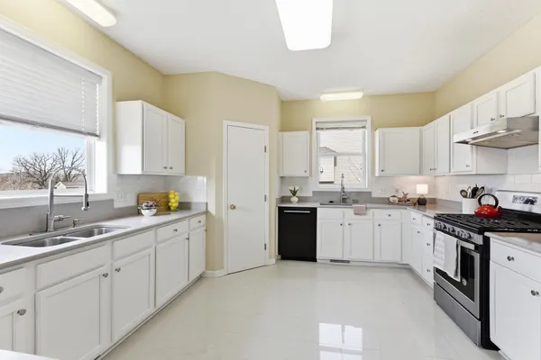 $740,000 | 2888 Eagle Valley Drive, Woodbury, MN 55129