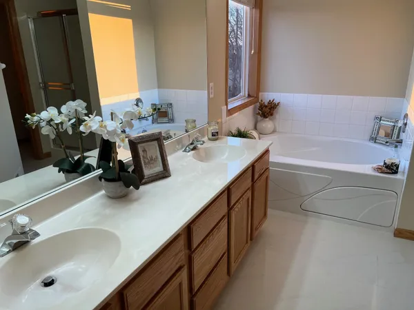 $740,000 | 2888 Eagle Valley Drive, Woodbury, MN 55129