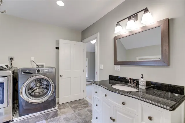 $3,600 | 1 Bliss Road, Newport, RI 02840