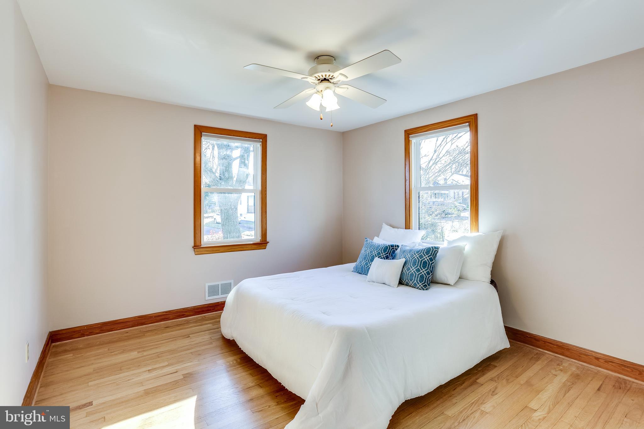 536 Cleveland Road Linthicum Heights, MD 21090 - Photo 22 of 33 Main floor 3rd bedroom with hardwoods