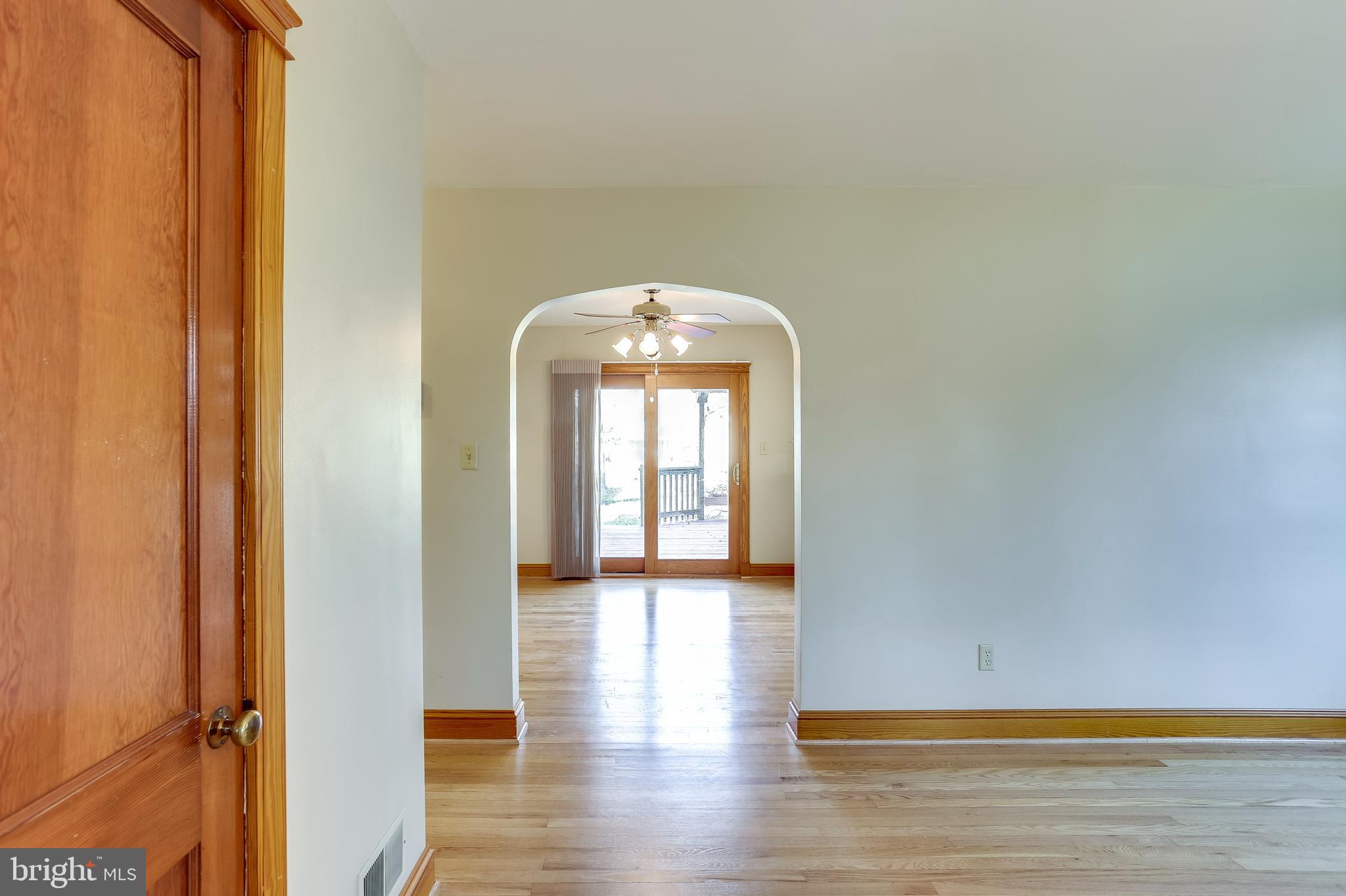 536 Cleveland Road Linthicum Heights, MD 21090 - Photo 7 of 33 Stunning archway leading to dining room.