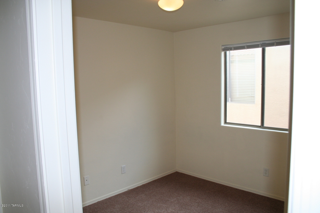 8383 East Sarnoff Ridge Loop Tucson, AZ 85710 - Photo 11 of 17