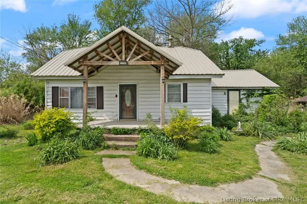 $134,500 | 1130 North Church Street, Austin, IN 47102