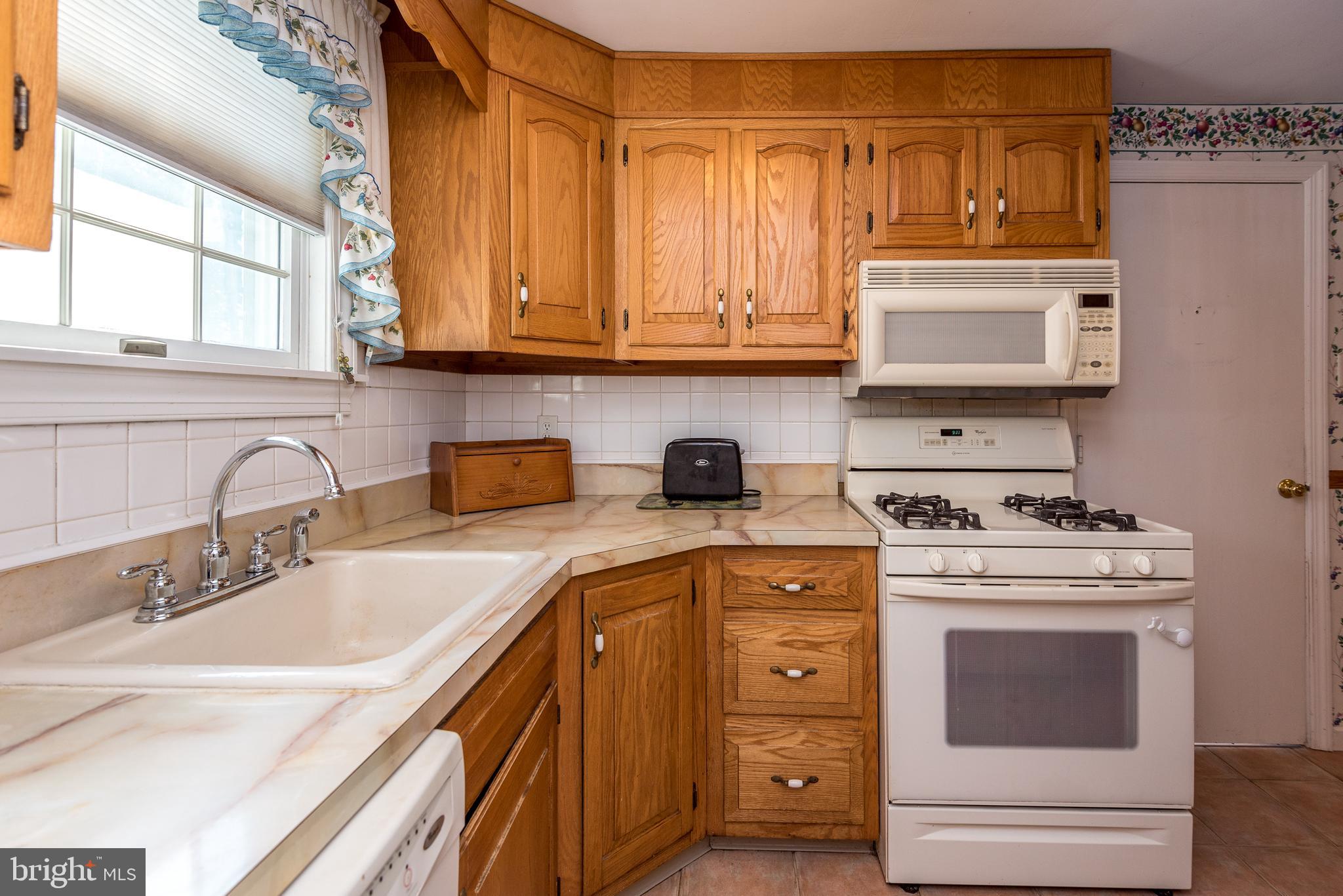 621 Aintree Road Hatboro, PA 19040 - Photo 14 of 46 Kitchen
