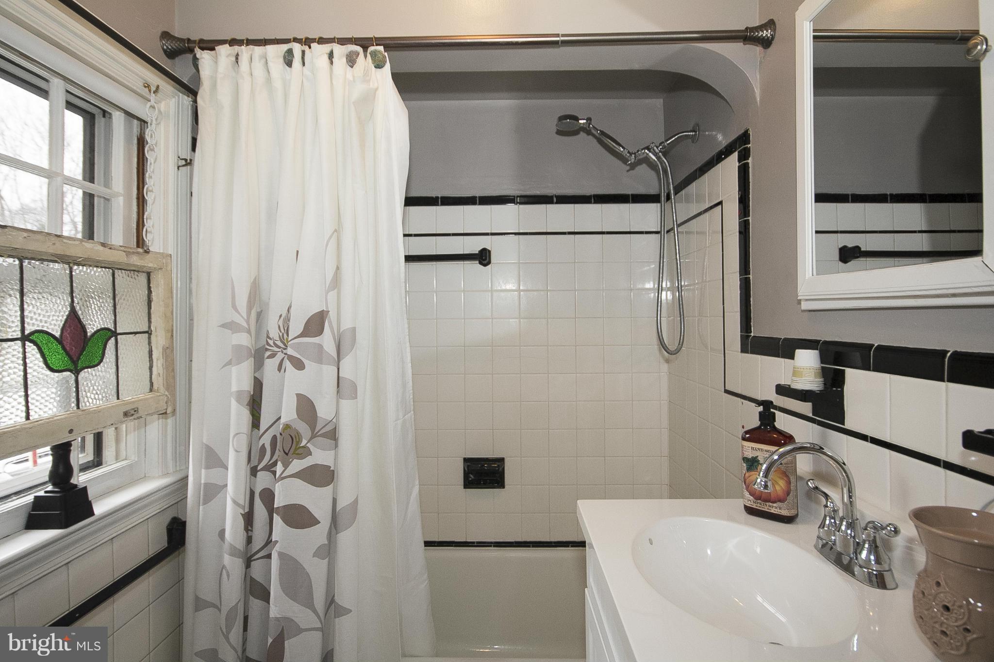 907 Locustvale Road Towson, MD 21204 - Photo 12 of 30 Full Bath (Main)