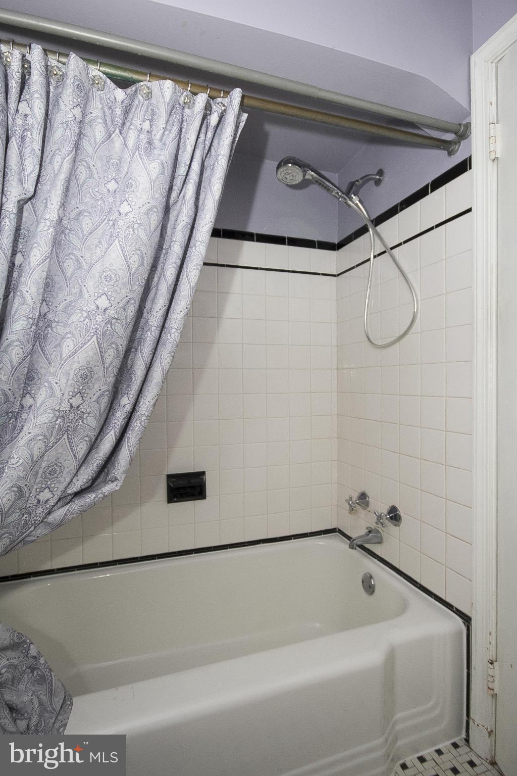 907 Locustvale Road Towson, MD 21204 - Photo 21 of 30 Full Bath (upper)