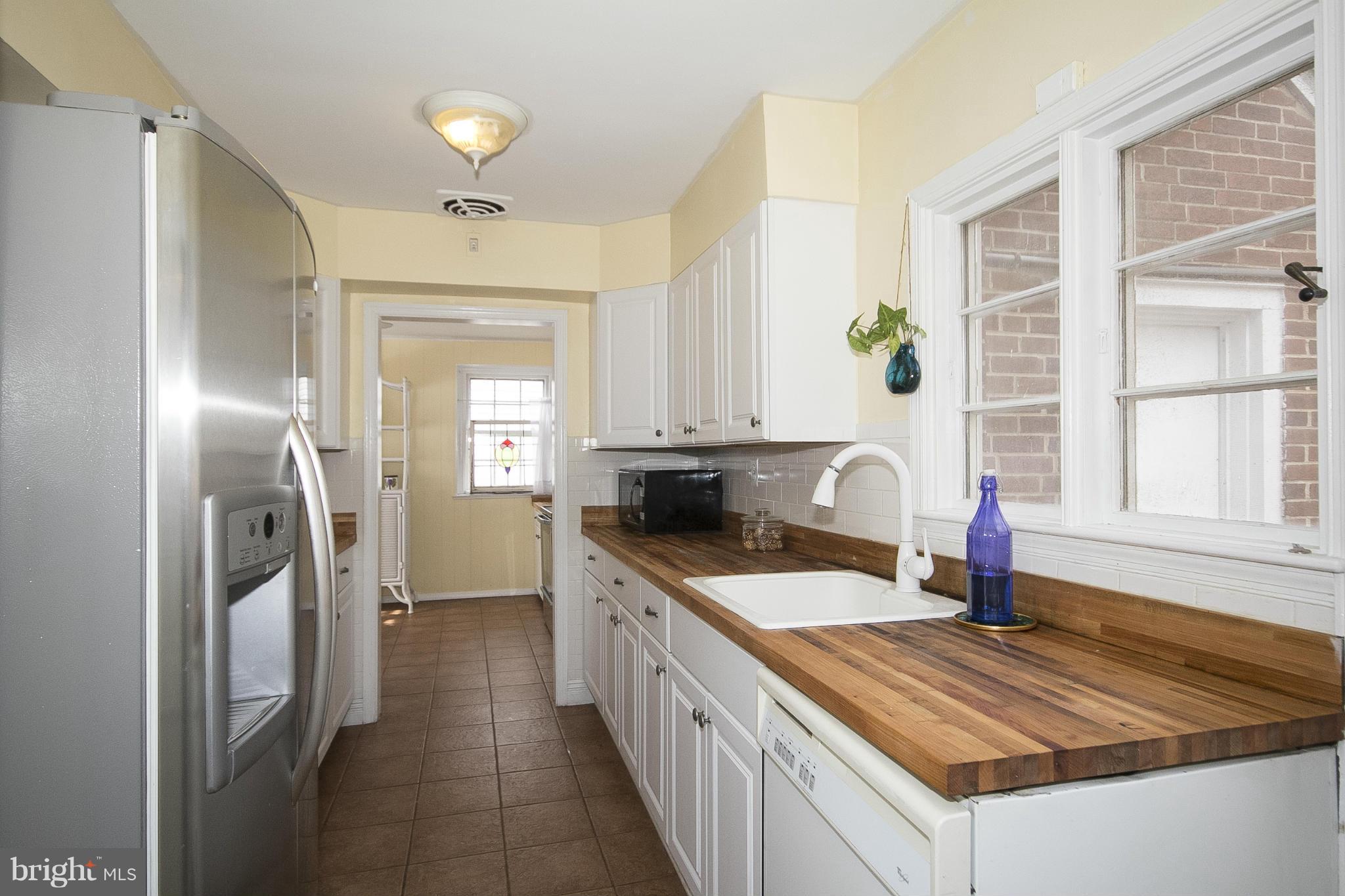 907 Locustvale Road Towson, MD 21204 - Photo 6 of 30 Kitchen
