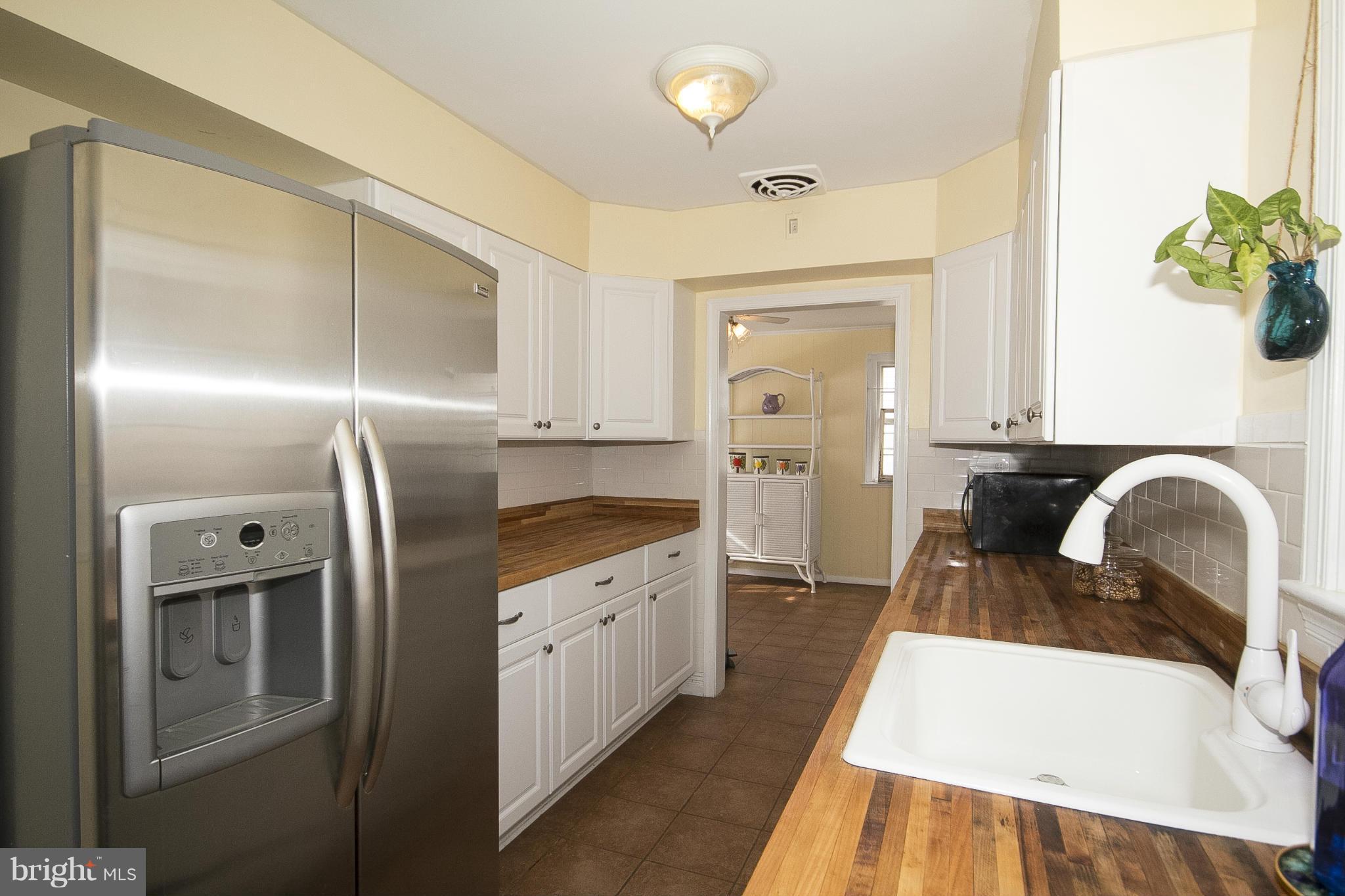 907 Locustvale Road Towson, MD 21204 - Photo 7 of 30 Kitchen