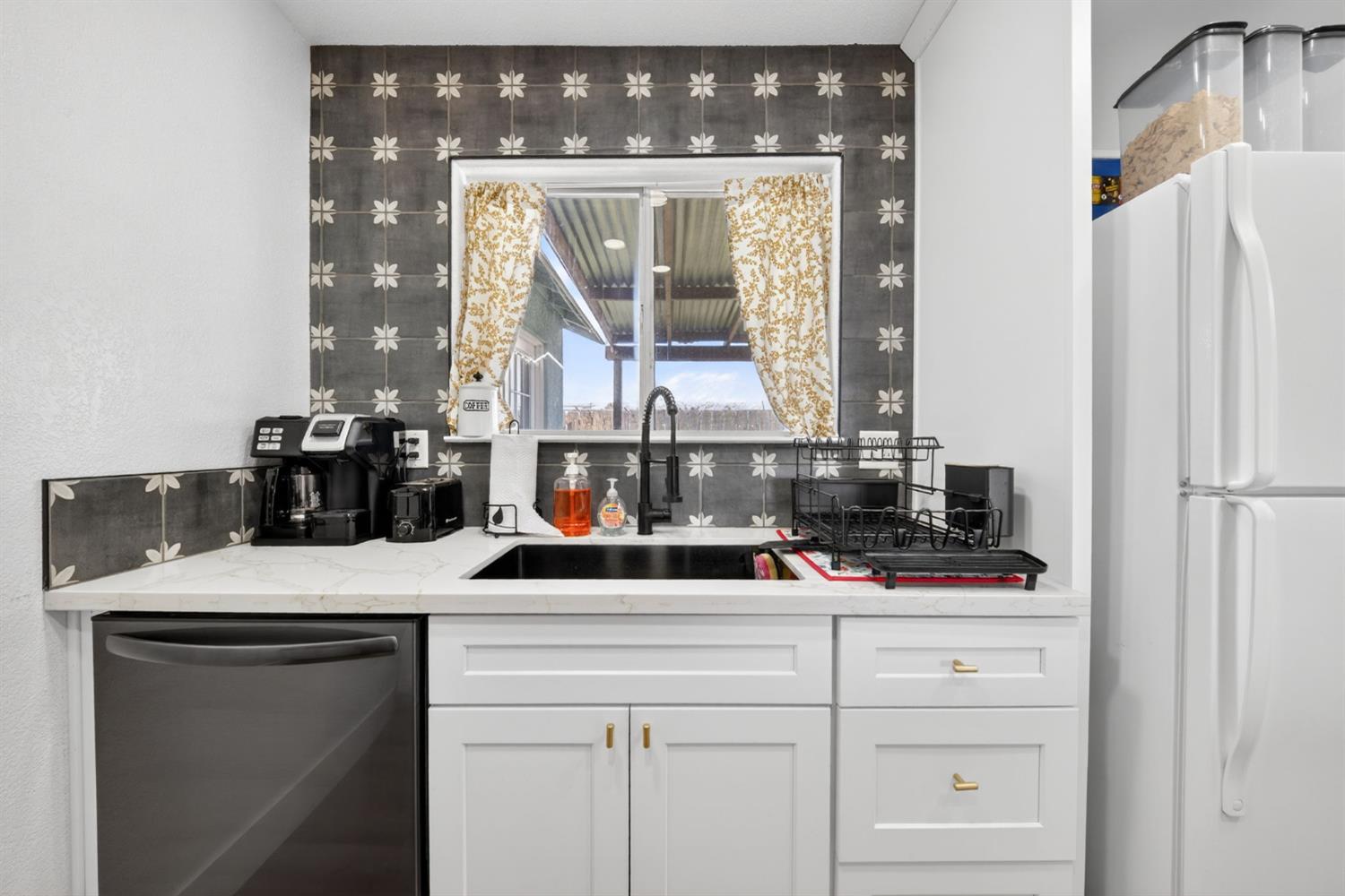 746 Pepper Avenue Lemoore, CA 93245 - Photo 16 of 44