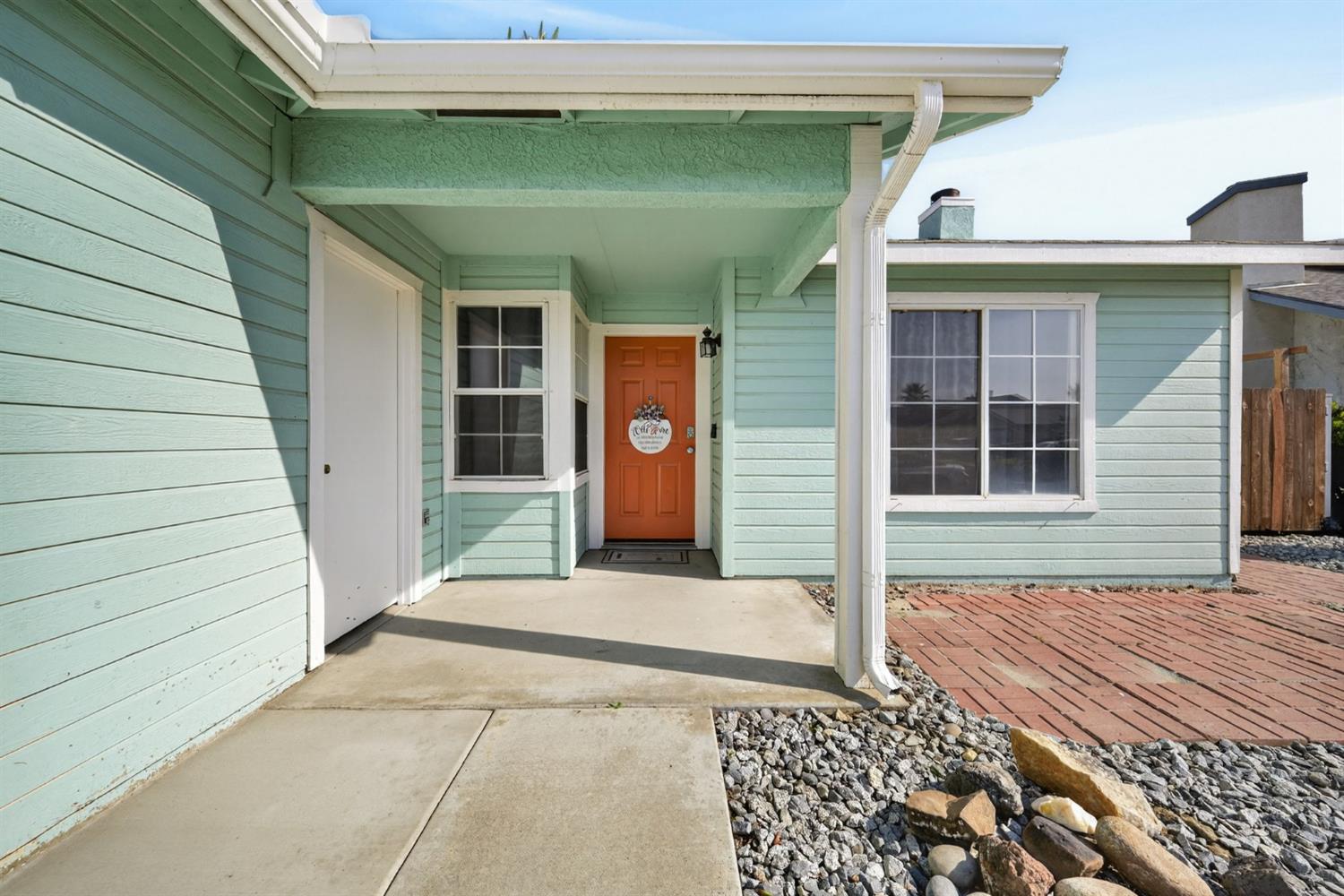 746 Pepper Avenue Lemoore, CA 93245 - Photo 2 of 44