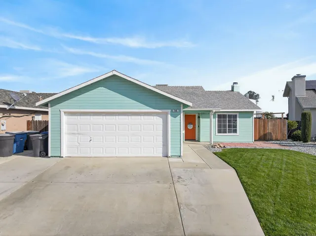 $354,900 | 746 Pepper Avenue, Lemoore, CA 93245