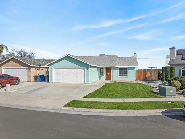 $349,900 | 746 Pepper Avenue, Lemoore, CA 93245