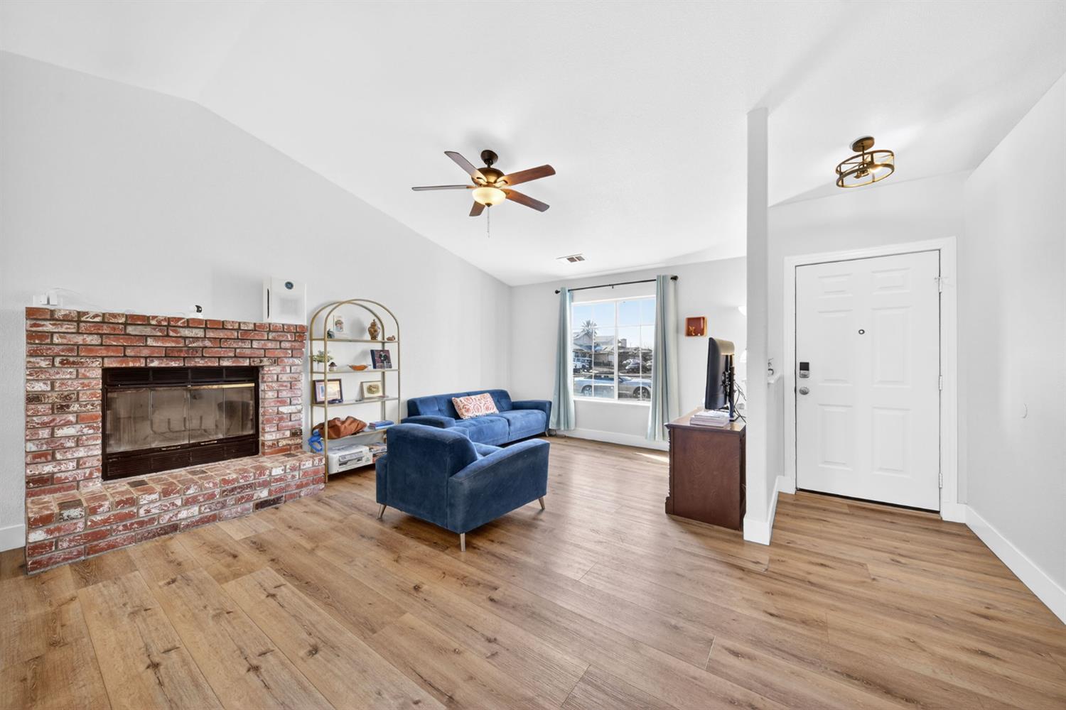 746 Pepper Avenue Lemoore, CA 93245 - Photo 5 of 44