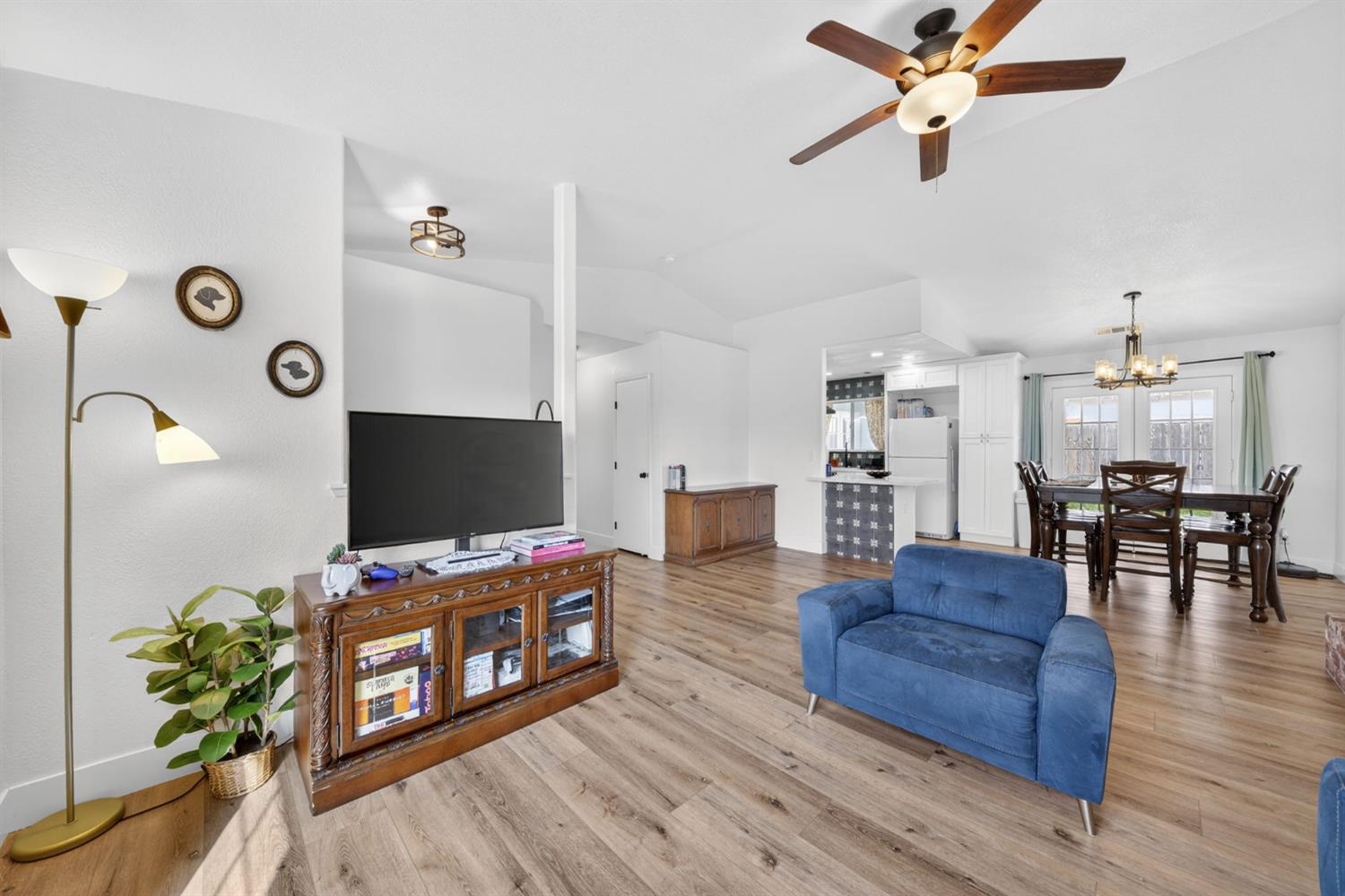 746 Pepper Avenue Lemoore, CA 93245 - Photo 6 of 44