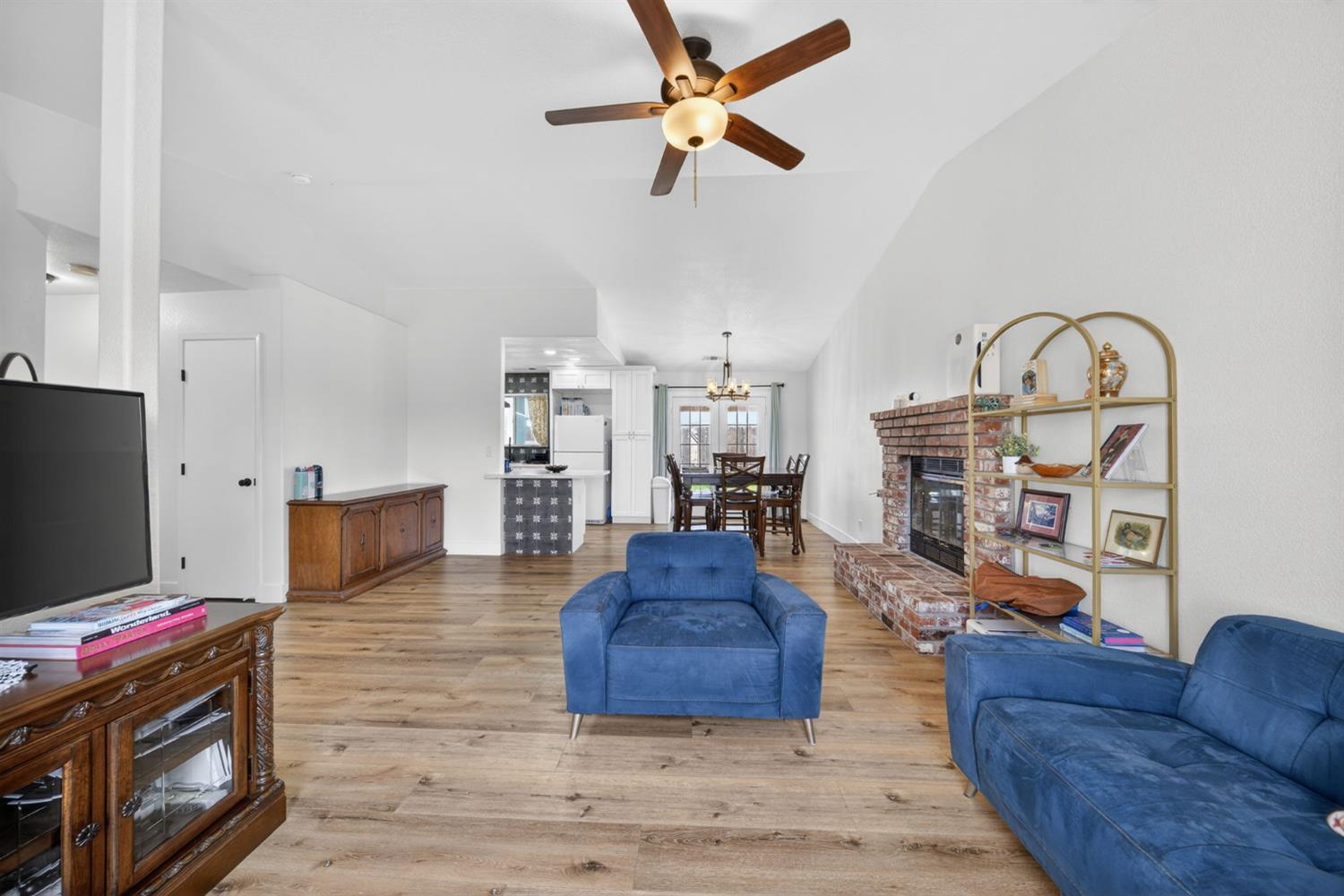 746 Pepper Avenue Lemoore, CA 93245 - Photo 7 of 44