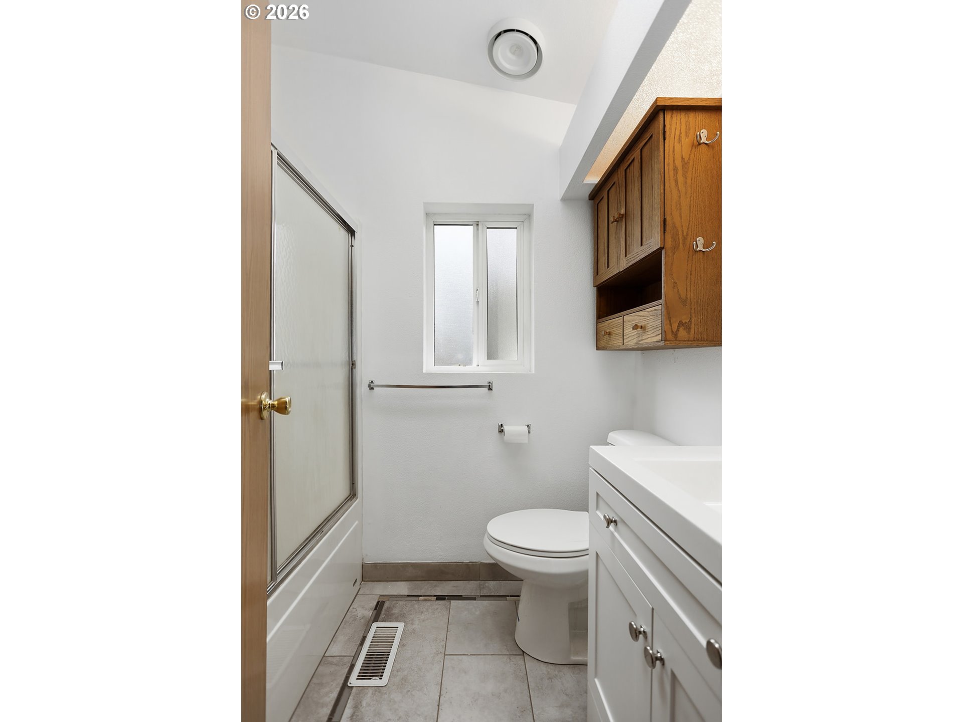 39 North Eagle Point Road Tygh Valley, OR 97063 - Photo 19 of 34 a bathroom with a toilet a sink and mirror
